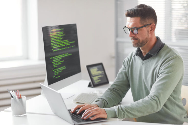 Grey-box testing is a software testing method that combines the advantages of black-box and white-box testing.