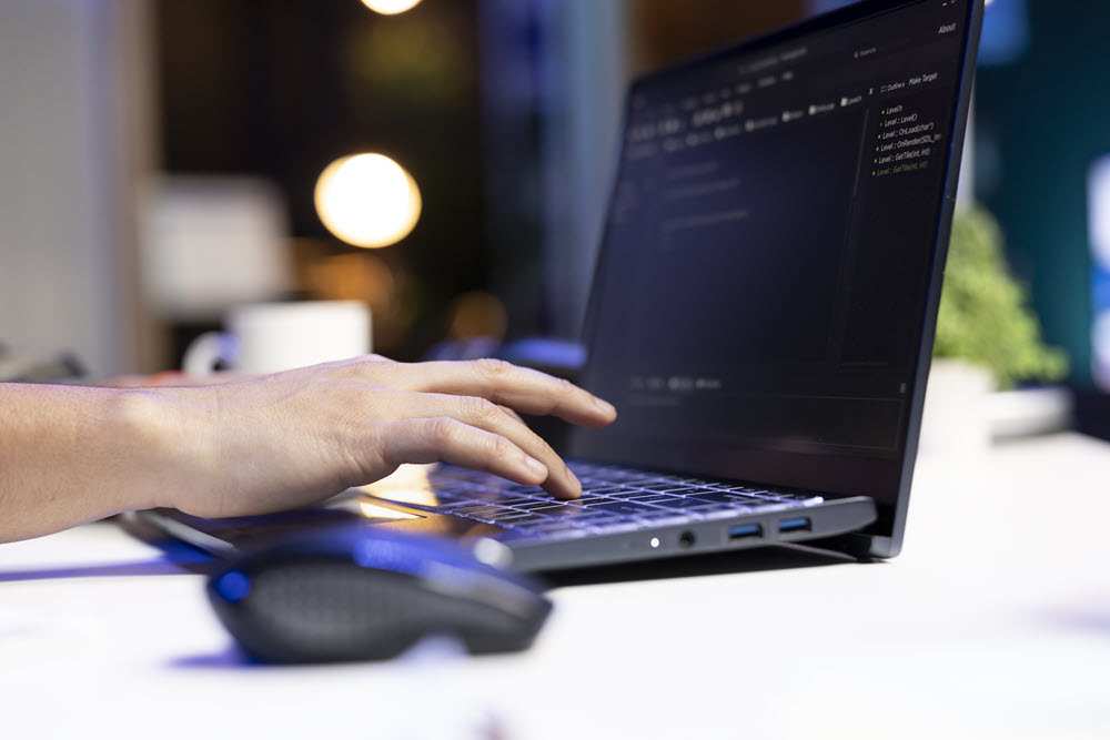 A GitHub Copilot és a ChatGPT egyaránt képes segíteni a programozásban, de eltérő feladatokra tervezték őket.